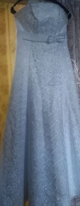 Продаю весільну сукню