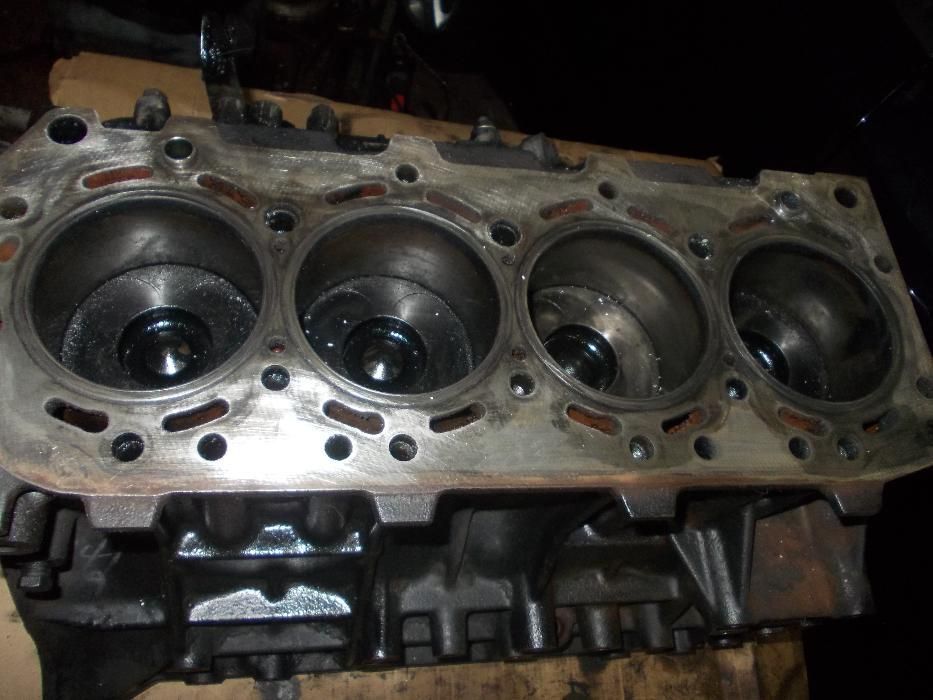 Caixa de velocidades E outras peças de duas KIA CARNAVAL completas