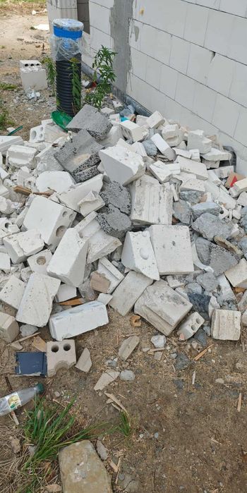 Oddam gruz / resztki silikatów z budowy