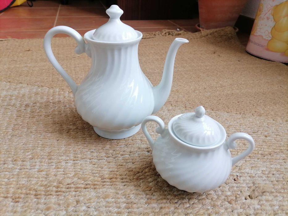 Conjunto bule e Açúcareiro Vista alegre