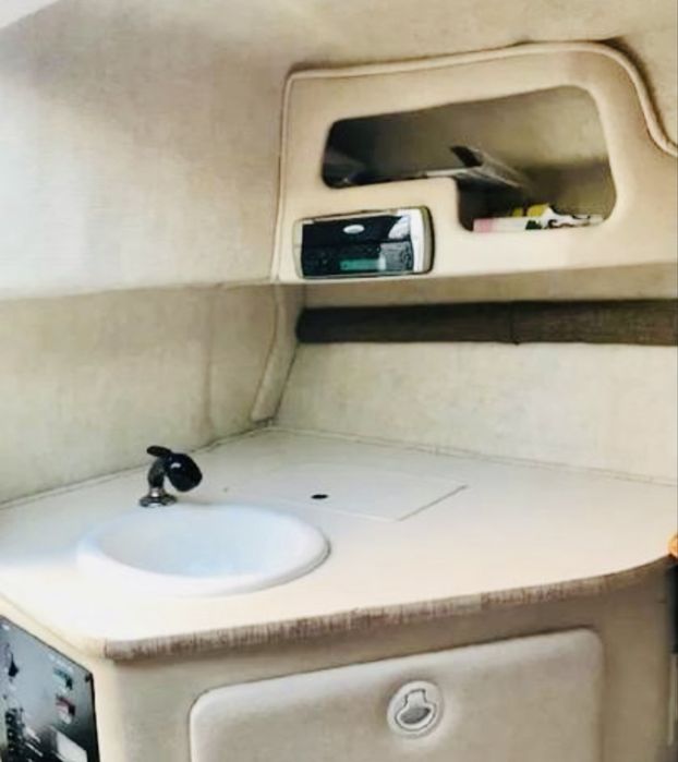 Vende-se Barco Sea Ray Express Cruiser 215