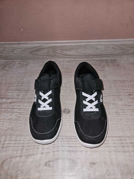 Buty na rzepy dla chłopca