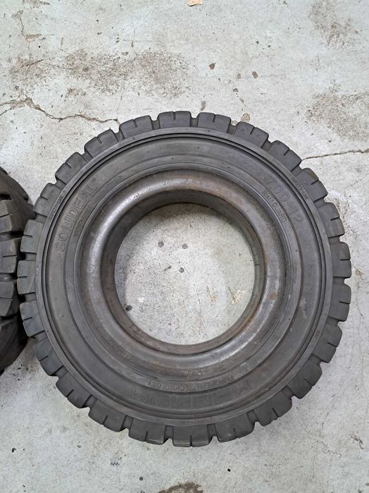 Opona pełna 7.00-12 Solideal Magnum do wózka widłowego - używana