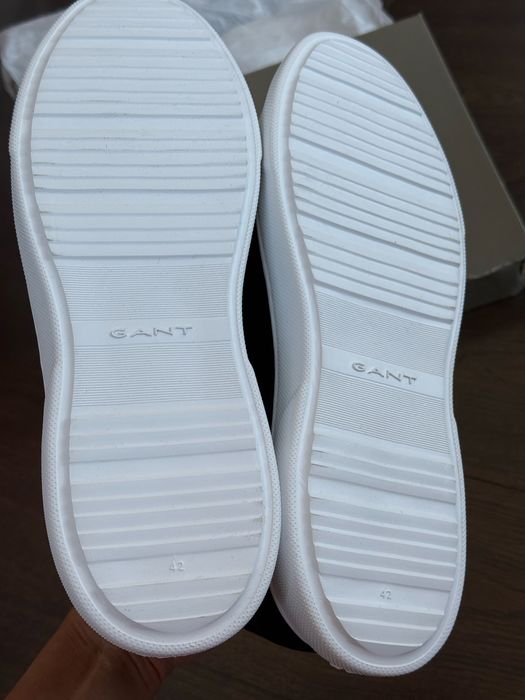 Продам нові кросівки Gant