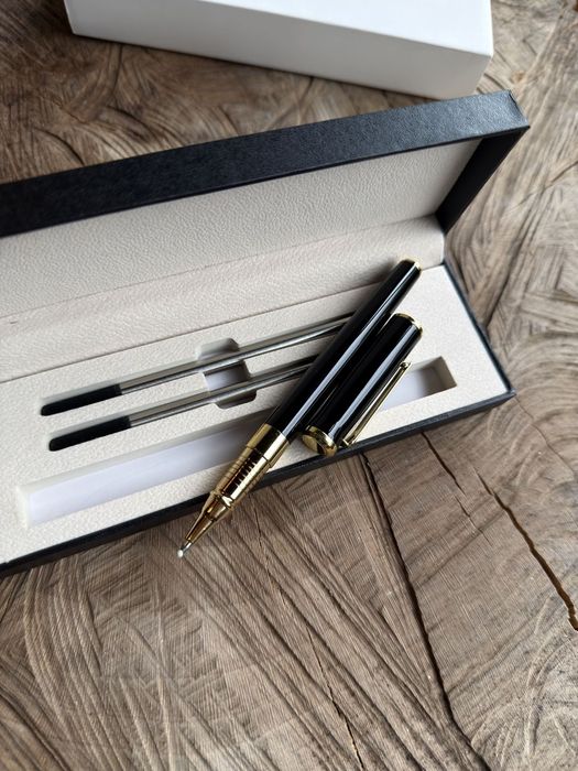 Caneta Premium com carga extra e estojo, ideal para presentes e brinde