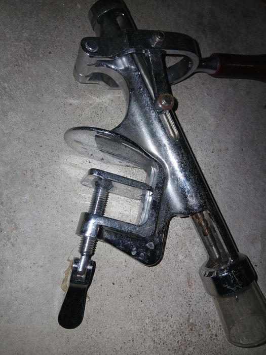 Saca-rolhas de metal