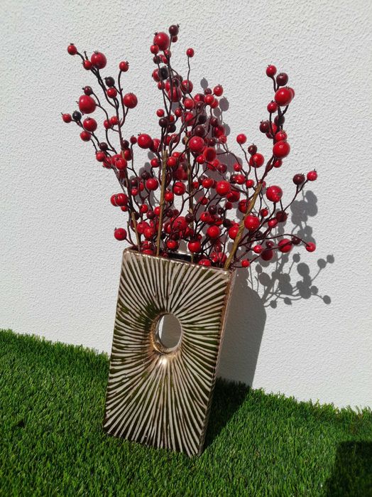 Jarra com flores vermelhas64874062401666122