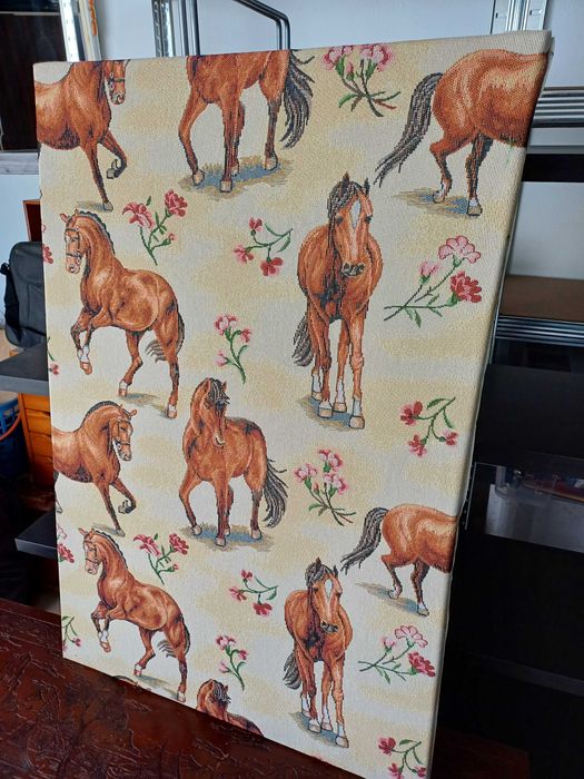 Tela com cavalos em tecido64861768534275122