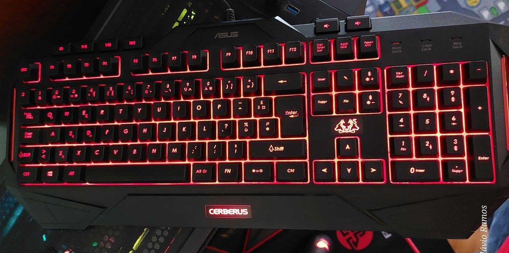 Teclado Asus Cérberus