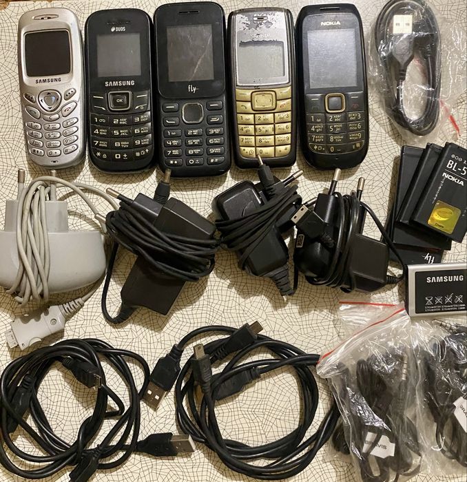 Телефоны мобильные кнопочные и смартфон на запчасти 500 за все