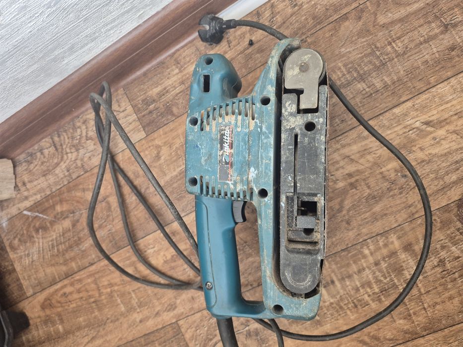 Стрічкова Шліфовочна машинка Makita