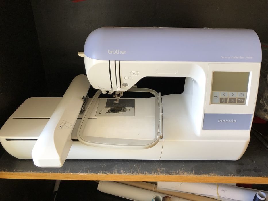 Вышивальная машинка Brother Innov is 700E II