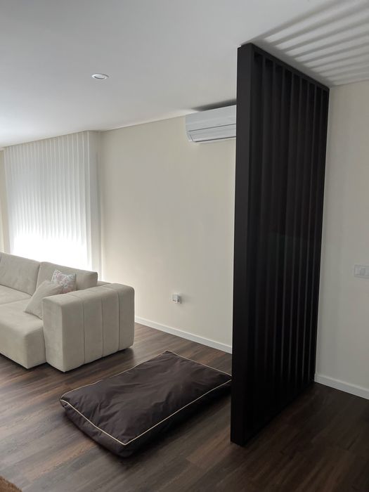 VENDO Sofá de canto c/ mesa em nogueira