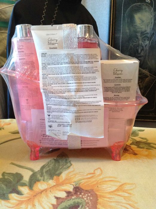 Набор для СПА процедур (ванны, душа), бренд BODY & EARTH, 8 предметов