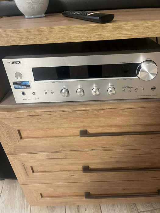 Ampliyuner Onkyo TX-8050.