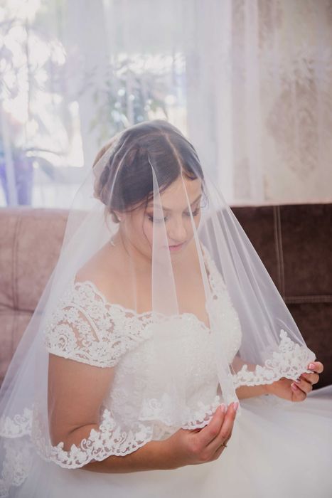 Продам весільну сукню