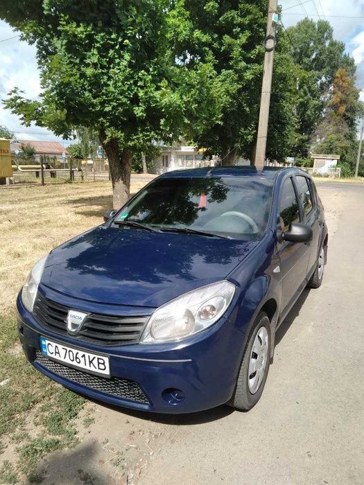 Dacia Sandero 2011 року