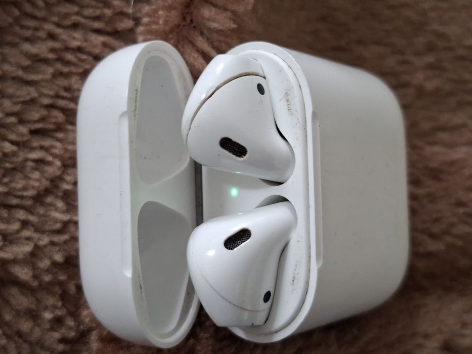 Airpods 2  uszkodzone,  etui działa