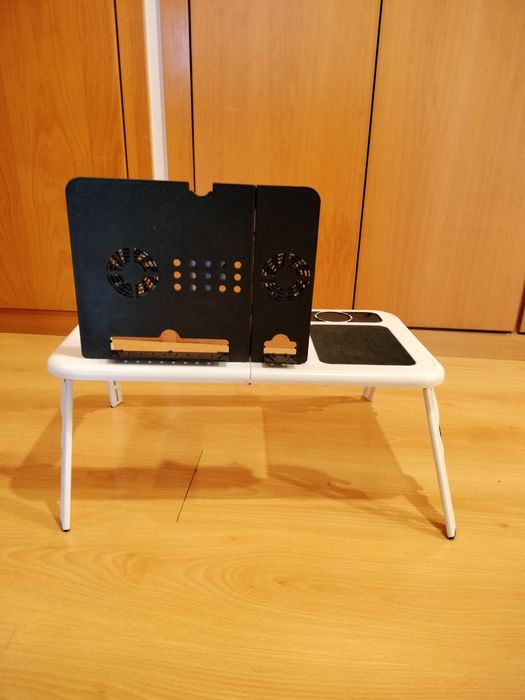 Vendo mesa multifunções para Portátil praticamente nova