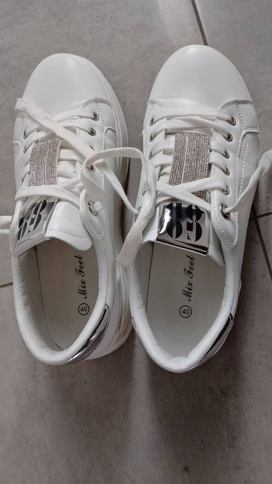 Sneakersy  buty  białe