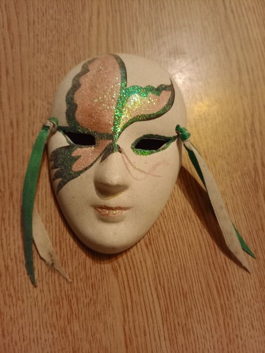 Máscara de cerâmica vintage