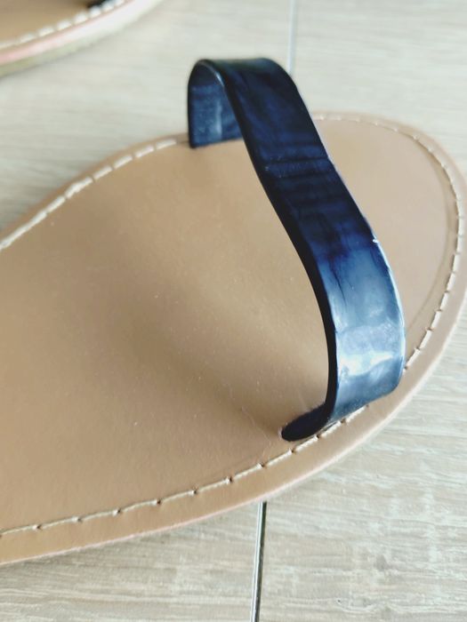 Sandały czarne nowe