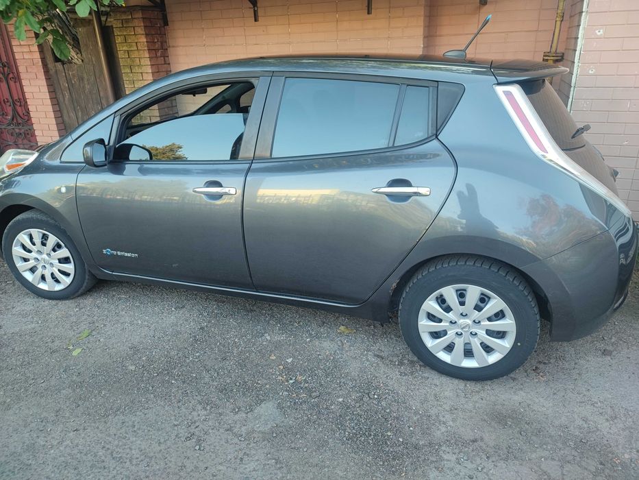 Продаю авто Nissan Leaf 2013