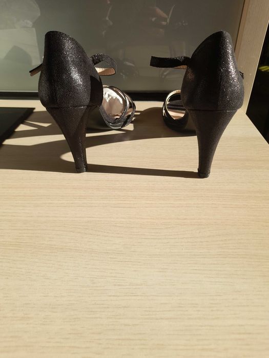 sandały na wysokim, smukłym obcasie typu szpilka