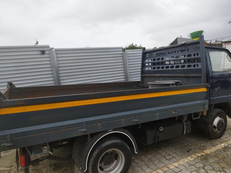 Faço cargas e descargas de entulho