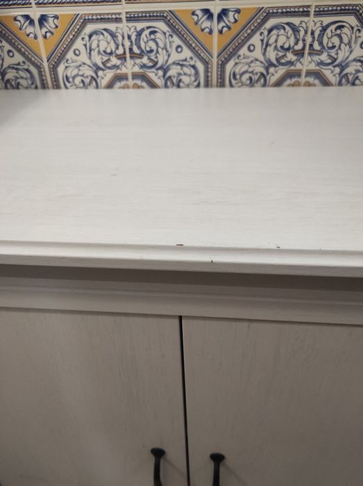 Móvel branco de arrumação