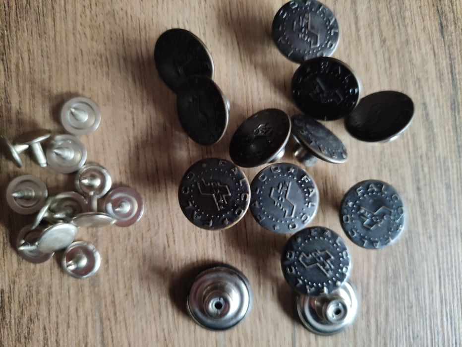 Пуговицы. . Пуговицы металлические