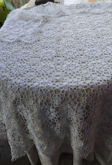 Madeiran crochet tablecloth / Toalha em crochet Madeirense