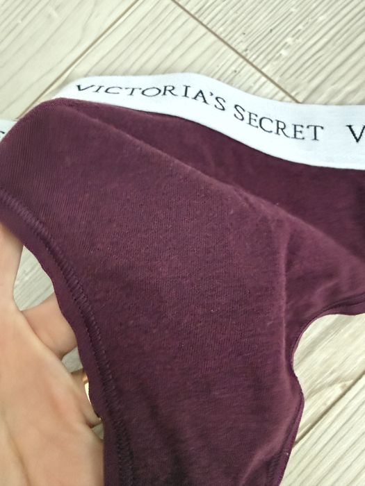 Majtki Victoria’s Secret stringi guma logo bordowe nowe bez metki