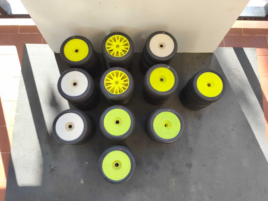 11 Carros de pneus OGO para Buggy 1/8TT