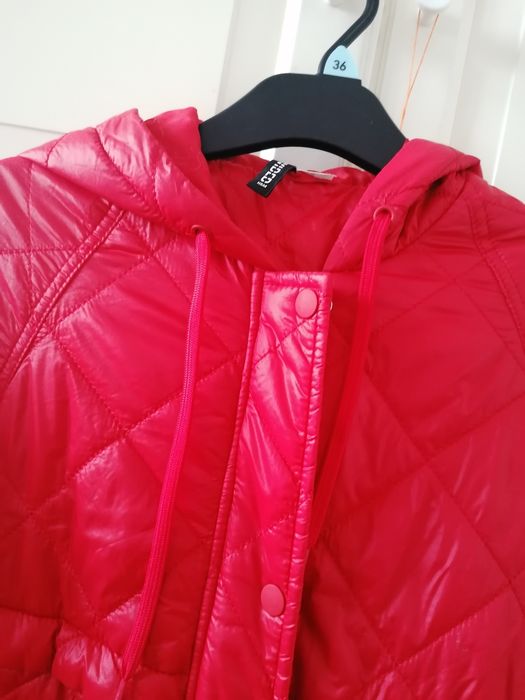 Czerwona kurtka wiosenna H&M