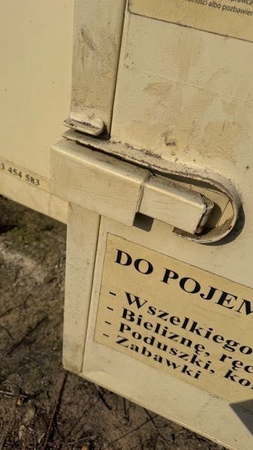 Kontenery na odzież używaną