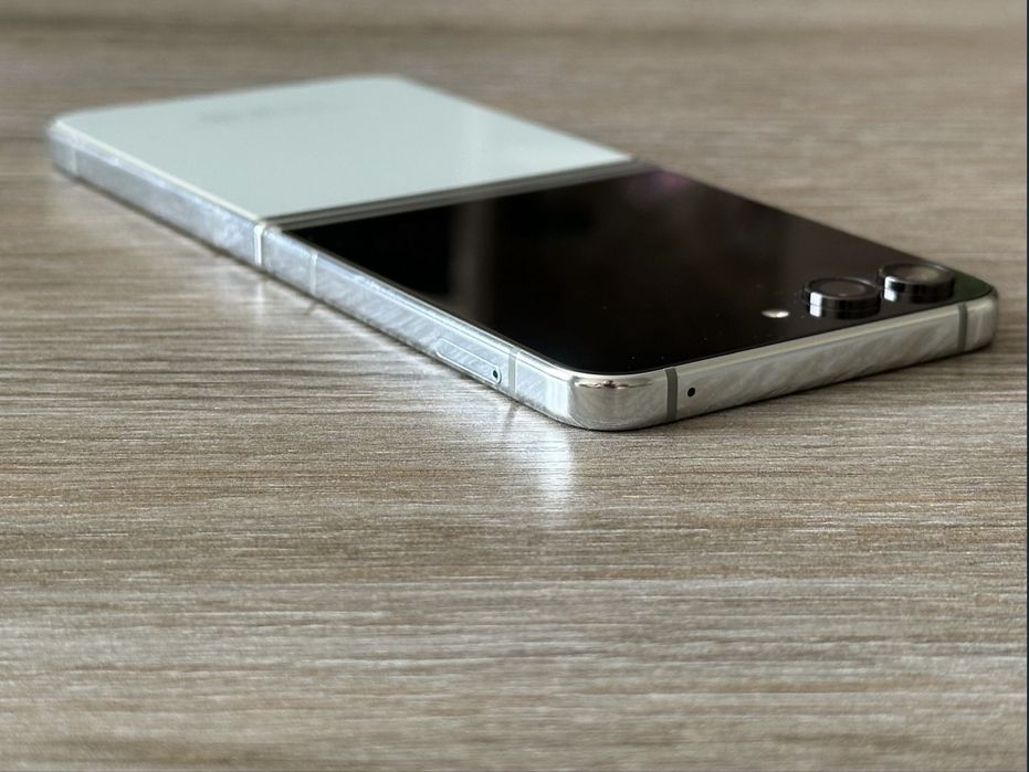 Samsung Galaxy Flip 5 8/256 Mint