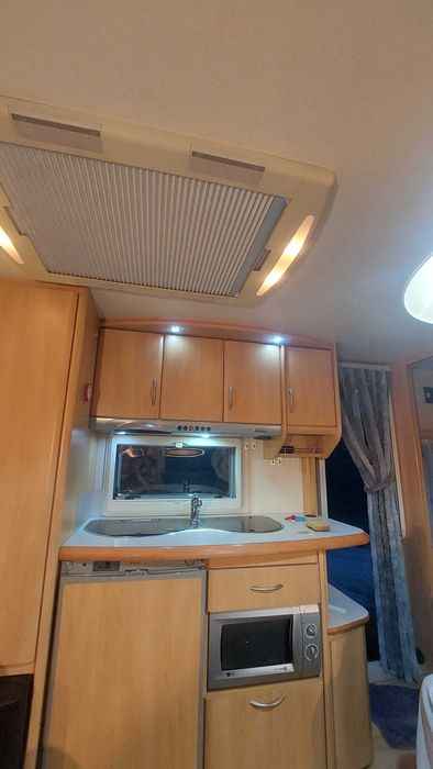 Caravana Hobby 560 com documentos