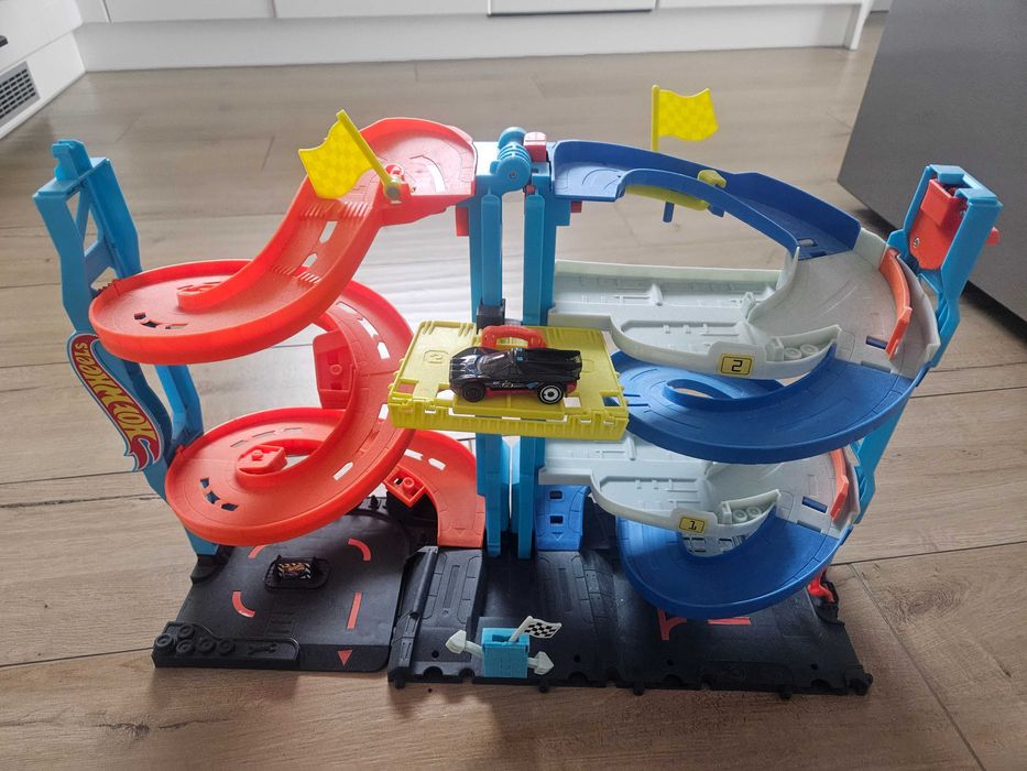 Wyścigowa wieża hot wheels