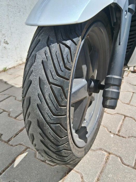 Scooter Yamaha Xmax 125 de 2012 apenas 17.900km, moto protegida sempre em garagem! Monte Gordo,VRSA Vila Real de Santo António