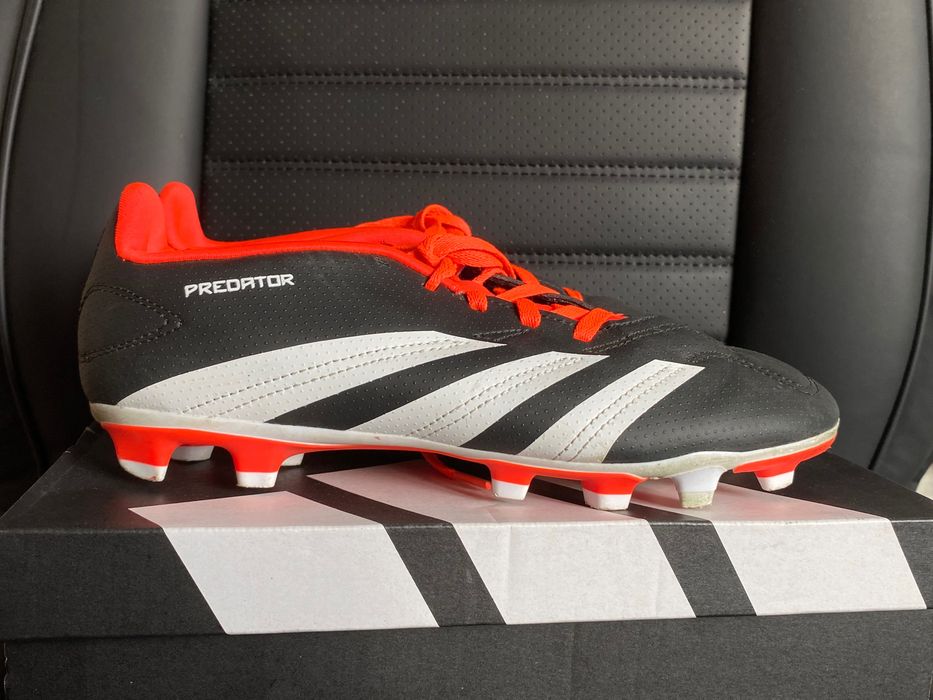Adidas Predator 38 (23,5cm) buty piłkarskie Korki