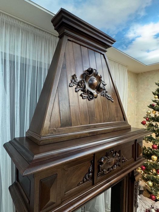 Деревʼяний Камінний портал