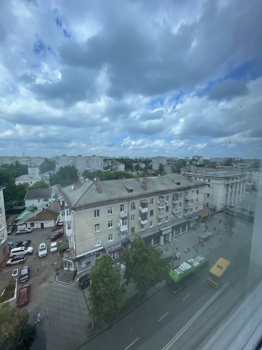 Продаж офісних приміщень 8/10  Киівська 40