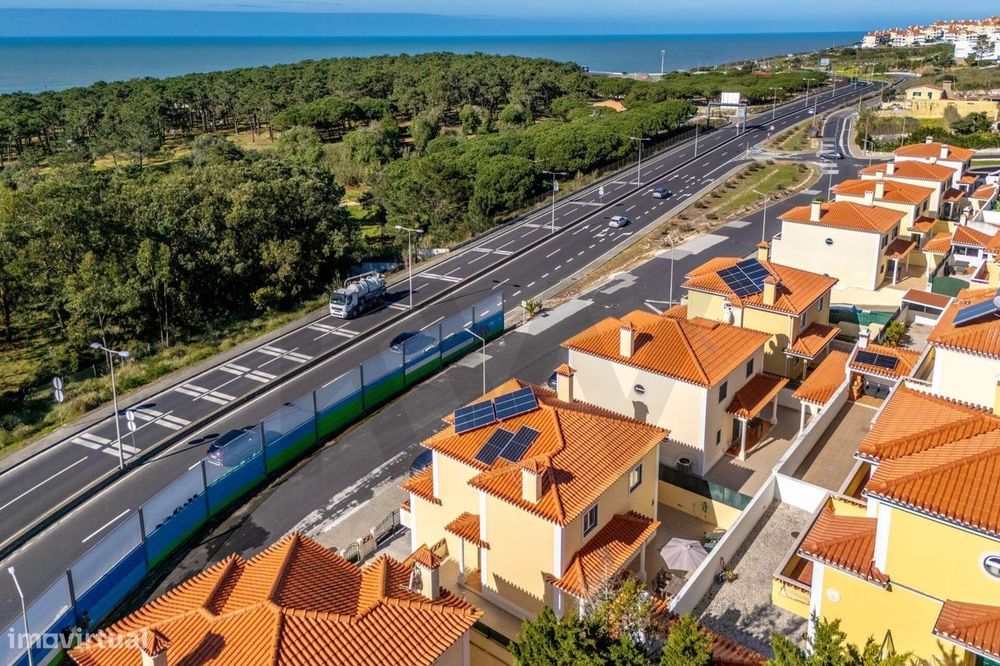 Beautiful and Spacious T3+1 Villa in Ribeira d'Ilhas – Ericeira