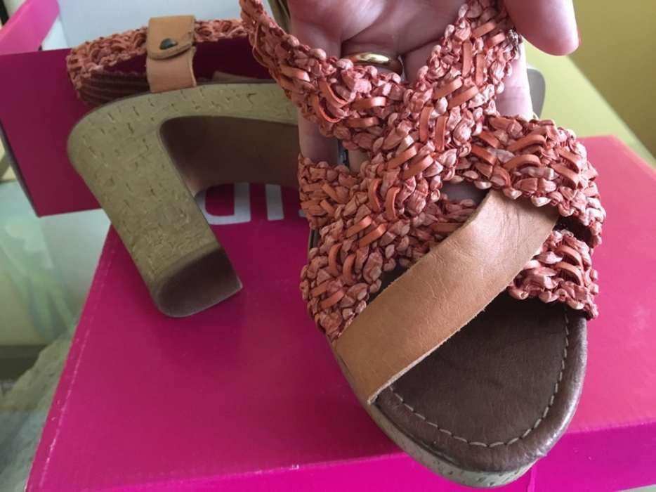 Sandálias coral Novas