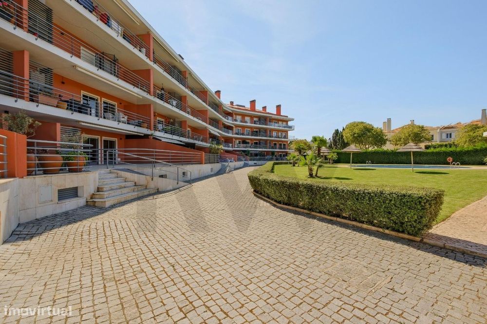 Apartamento T3 com Terraço Privativo de 68 m2 no Prestigiado Condomíni
