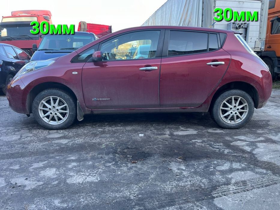 Nissan LEAF КАПРОЛОНОВІ Проставки для збільшення кліренса