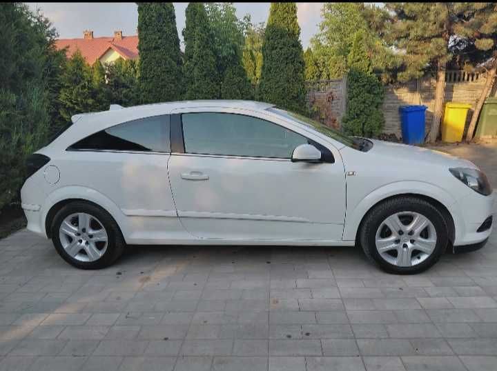 Opel Astra H GTC