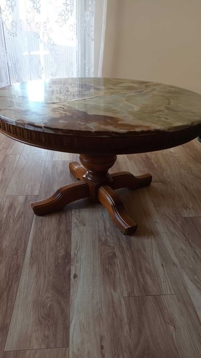 Stół z blatem kamiennym do renowacji