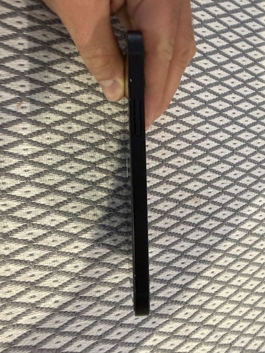 Telefon Iphone 12 -64gb , bardzo dobry stan .